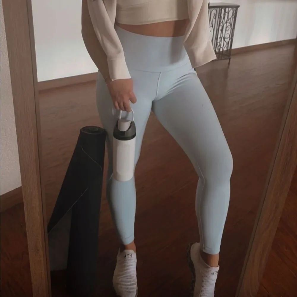 Light blue leggings